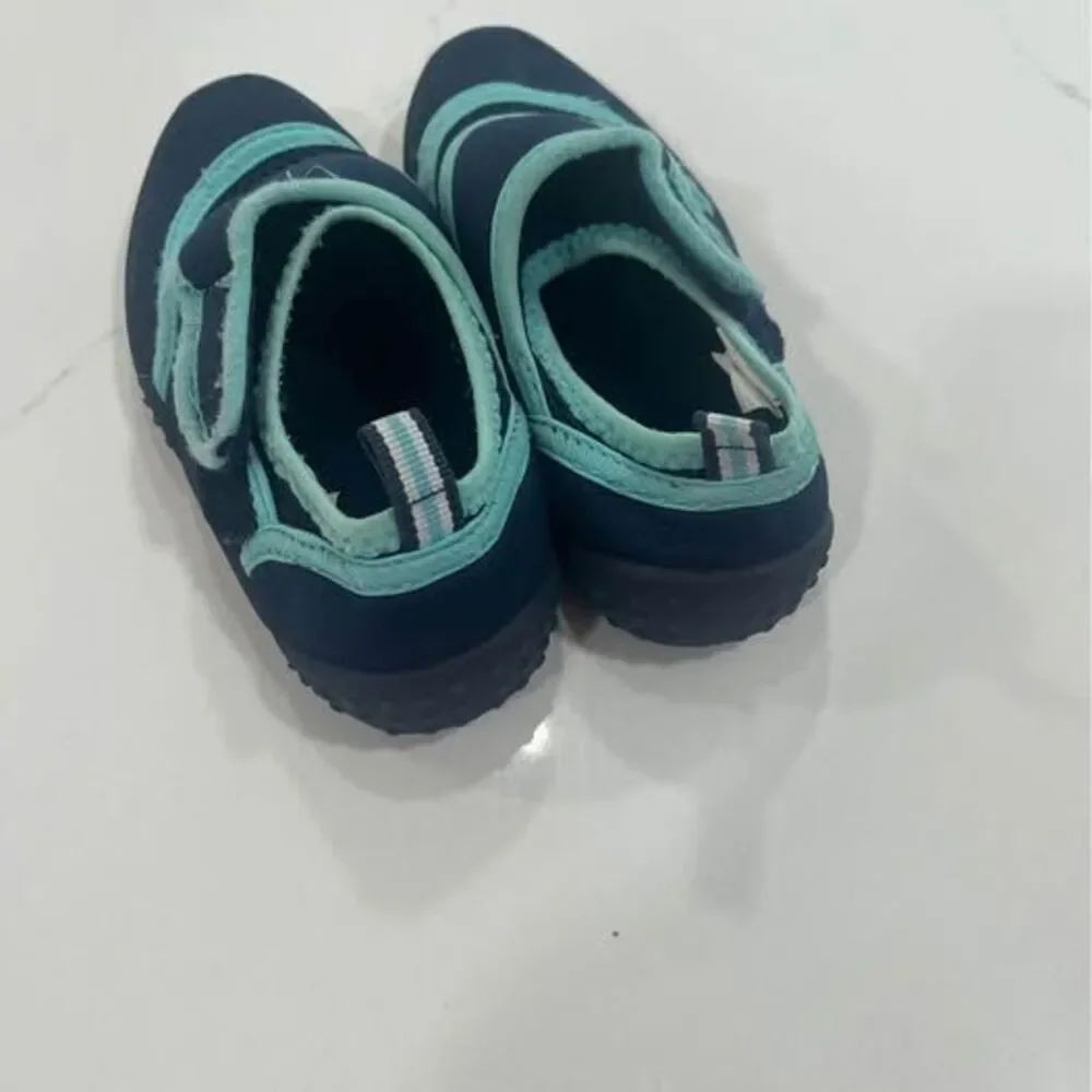 Youth 9-10 Toddlers water shoes  Childern’s place baby blue on dark blue
